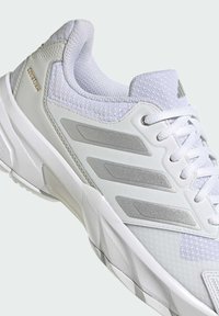 adidas Performance COURTJAM CONTROL - Teniso bateliai įvairiai dangai - cloud white   silver metallic   grey one