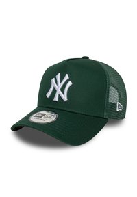 Grüne Baseballmütze mit solidem Frontteil, weißem gesticktem Logo, verstellbarem Snapback und einem Netzrückenpanel für Atmungsaktivität.