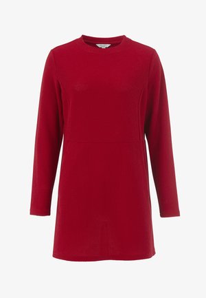 Rode geribbelde lange mouwen jurk met een ronde halslijn en een getailleerde bovenkant. Het materiaal lijkt zacht en gestructureerd, geschikt voor casual draag.