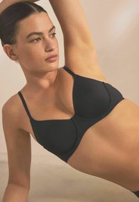 Next SMOOTHING NON PAD FULL CUP - Krūšturis ar stīpiņu - black