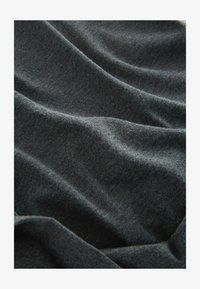 Vald, grey dark marl