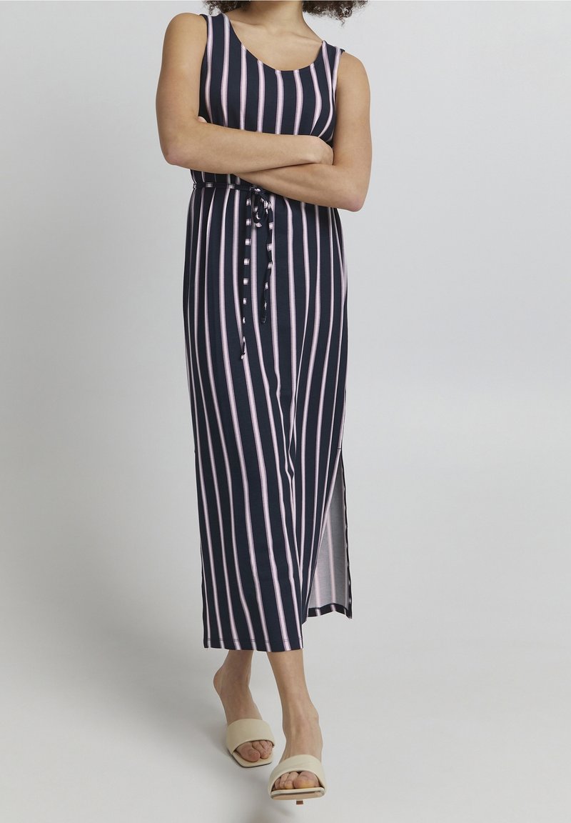 Maksimekko, jossa on laivastonsinisiä ja vaaleanpunaisia raitoja, hihaton malli, sidottava vyötärö, sivuhalkio ja pyöreä pääntie. Sileä ja joustava kangas.