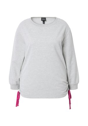 Harmaa huppari, jossa on pitkät hihat, pyöreä pääntie ja sivuilla pinkit nyörit säätöä varten. Pehmeä, teksturoitu kangas.