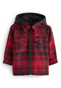 Röd och svart rutigt jacka med dragkedja framtill, två bröstfickor med knäppningar och en svart huva. Mjuk, texturerad material.