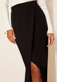 Friends Like These MIDI REGULAR FIT - Apliekamie svārki - black