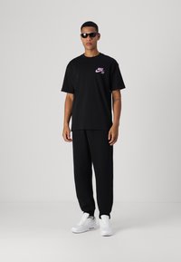 Nike SB TEE SPIDER - Apdrukāts T-krekls - black