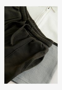 Valittu, grey/white zip