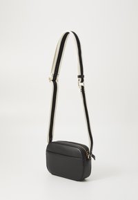 Tommy Hilfiger LOGOTAPE CAMERA BAG - Skuldertasker - black