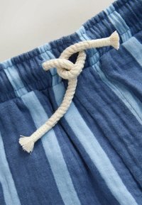 Nevybráno, blue navy striped