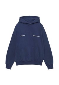 Donkerblauwe hoodie met een kangoeroezak, ruime pasvorm en witte borduursel tekst: "WALKING PROUD" en "AUTHENTIC VIBES ONLY."