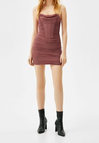 Bershka Fodralklänning - pink