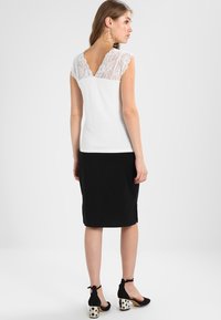 Culture CUELONA - T-shirt con stampa - spring gardenia