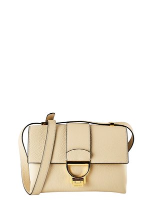 Borsa a tracolla in pelle beige con texture, dotata di tracolla regolabile e chiusura con fibbia in metallo dorato sulla patta frontale.