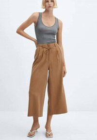 Mango - Spodnie materiałowe