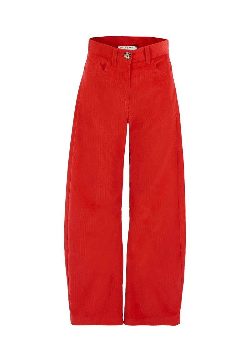 Pantaloni a gamba larga in corda rossa con chiusura a bottone e cerniera, passanti per cintura e tasche frontali, mostrati su uno sfondo bianco.