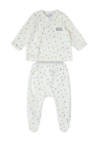 Conjunto de bebé de dos piezas que consiste en una camiseta crema con estampado floral azul claro y pantalones a juego con pies cubiertos. Cuenta con cierres de botones a presión.