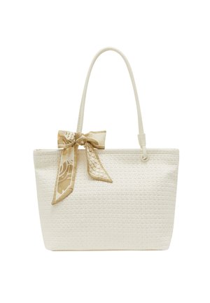Witte geweven tote bag met een textuurafwerking, voorzien van een beige gemusterde zijden strikaccent op de handgreep. Eenvoudig en rechthoekig ontwerp.