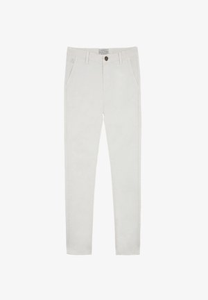 Pantalones gris claro fabricados en algodón, con un corte ajustado, diseño clásico de cinco bolsillos y un cierre frontal con un solo botón.