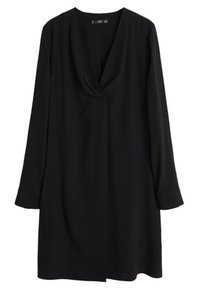 Robe noire à manches longues avec un décolleté en V et un devant drapé, fabriquée en tissu lisse. Le design est droit avec une longueur de genoux.