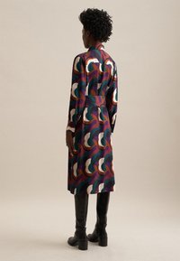 Seidensticker REGULAR - Blusenkleid - black