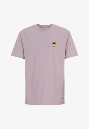 Hellviolettes T-Shirt mit kurzen Ärmeln mit einer kleinen gelben Gummiente mit Sonnenbrille und dem Text „Easy Sunny Days“ auf der linken Brust.