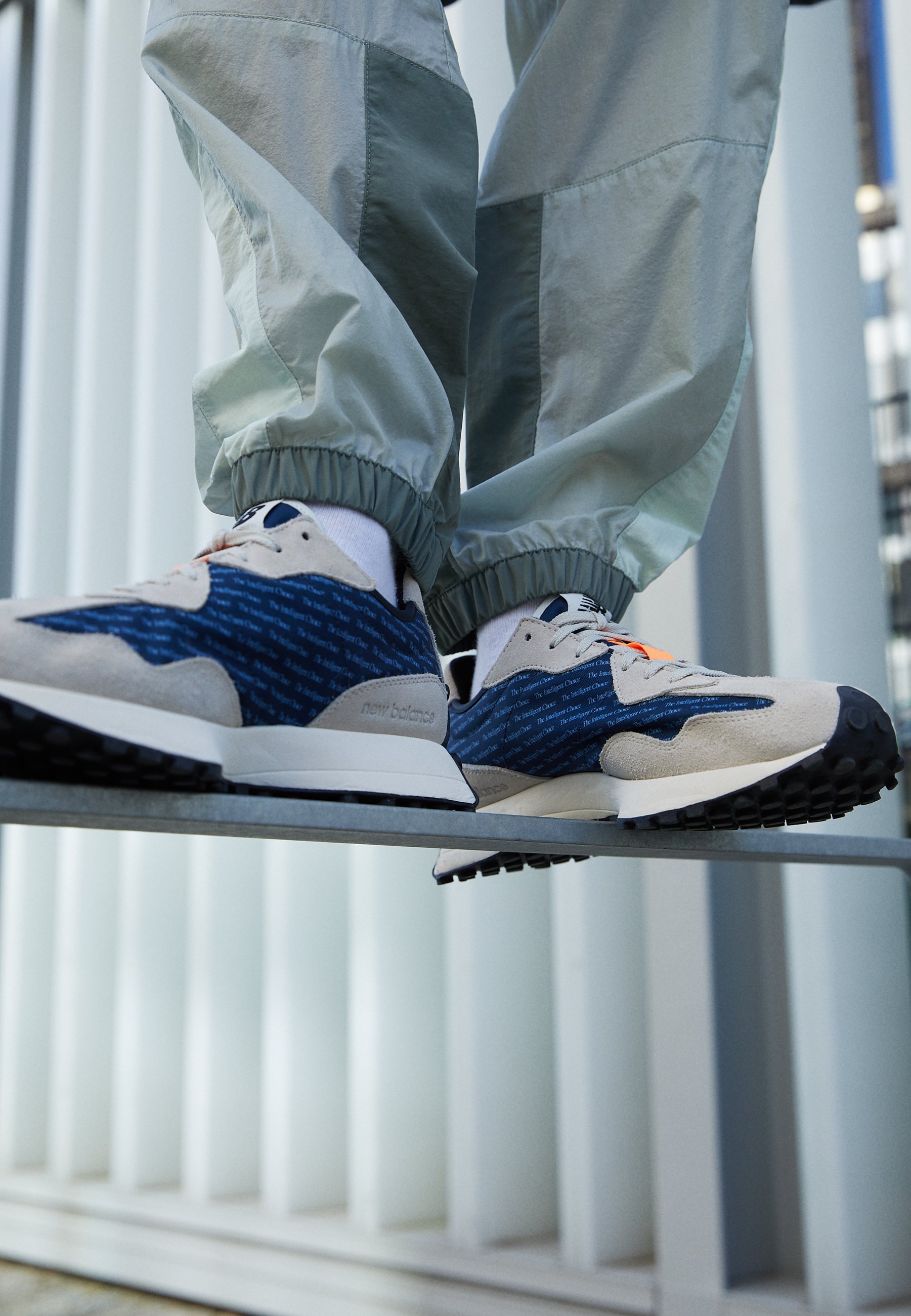 New Balance 327 UNISEX - Baskets basses - outerspace/citrus punch/blanc -  ZALANDO.FR