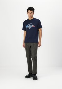 Lacoste Trükipildiga T-särk - dark blue