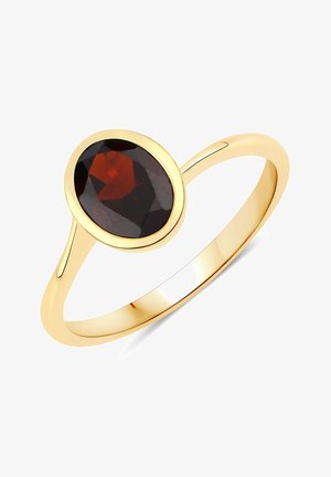 Bague en or ornée d'une pierre précieuse ovale et facettée de couleur rouge foncé. L'anneau est lisse et fin, avec une finition polie.