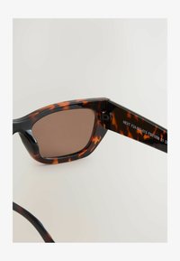 Wybrany, tortoiseshell brown