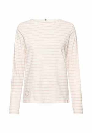 Biała koszula z długim rękawem z jasnoróżowymi poziomymi paskami i okrągłym dekoltem, prezentowana na jednolitym białym tle.