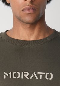 Antony Morato RELAXED FITWITH LATEX LOGO PRINT - Sudadera - dark green