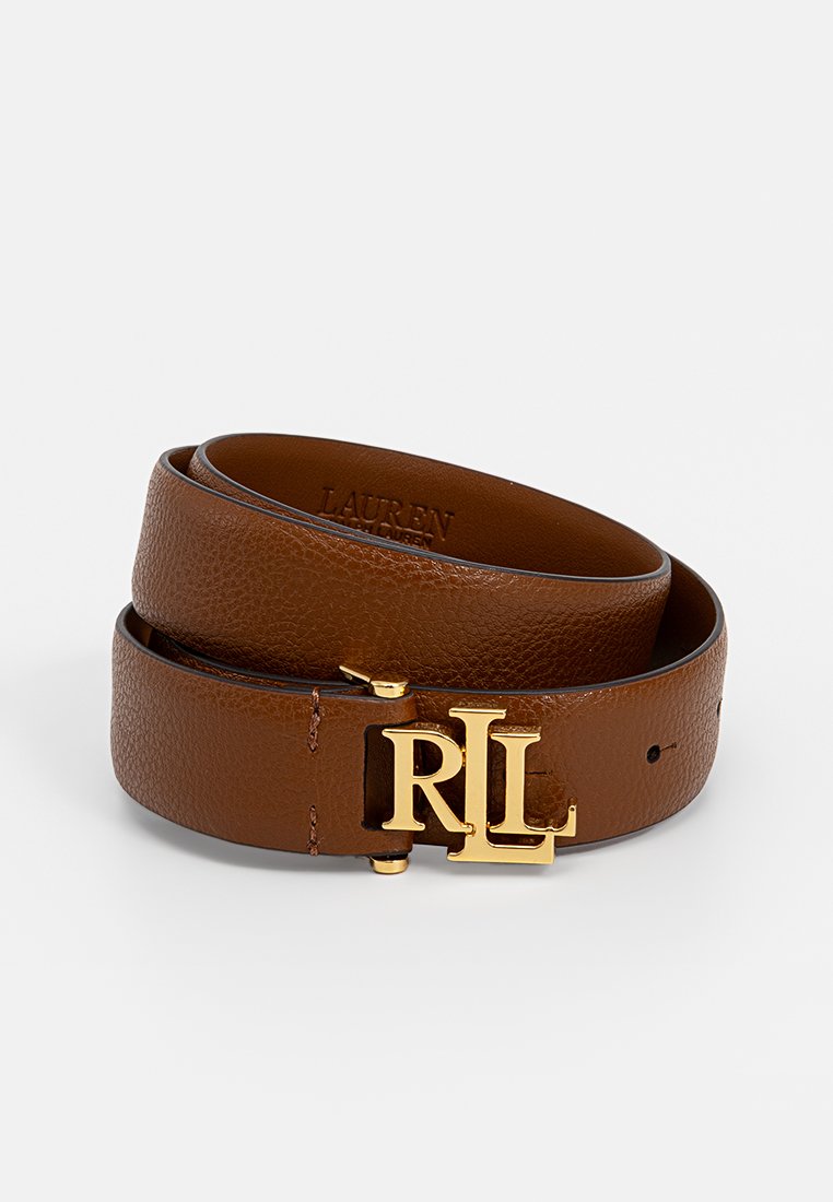 Brązowy skórzany pasek z teksturowanym wykończeniem, złotą klamrą z logo "RL" oraz wieloma otworami do regulacji.