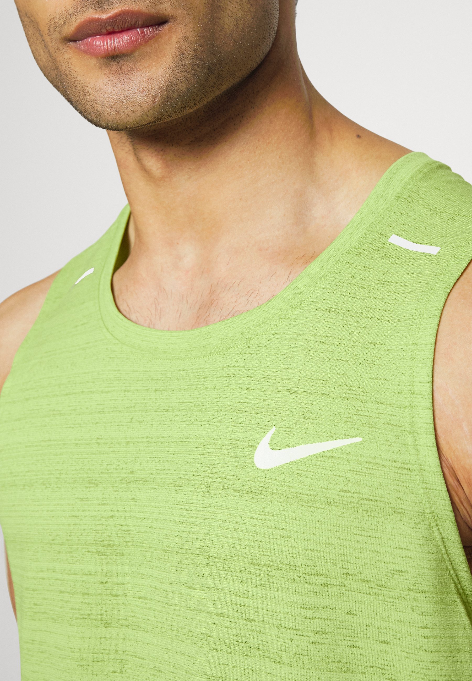 Nike Performance MILER TANK - Top 