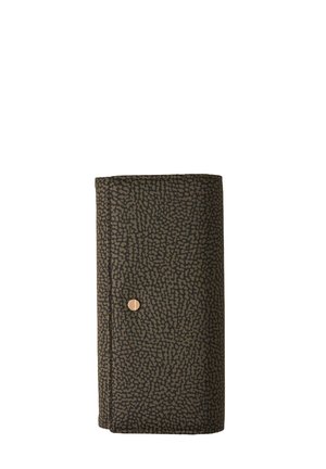 Portefeuille marron foncé avec un motif de points noirs, de forme rectangulaire, et un petit fermoir rond doré à l'avant.