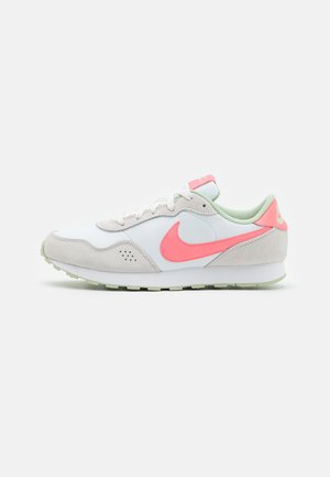 MD VALIANT UNISEX - Matalavartiset tennarit - summit white/pink gaze/honeydew