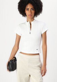 Calvin Klein Jeans VARIEGATED HALF ZIP - Jednoduché tričko - bright white