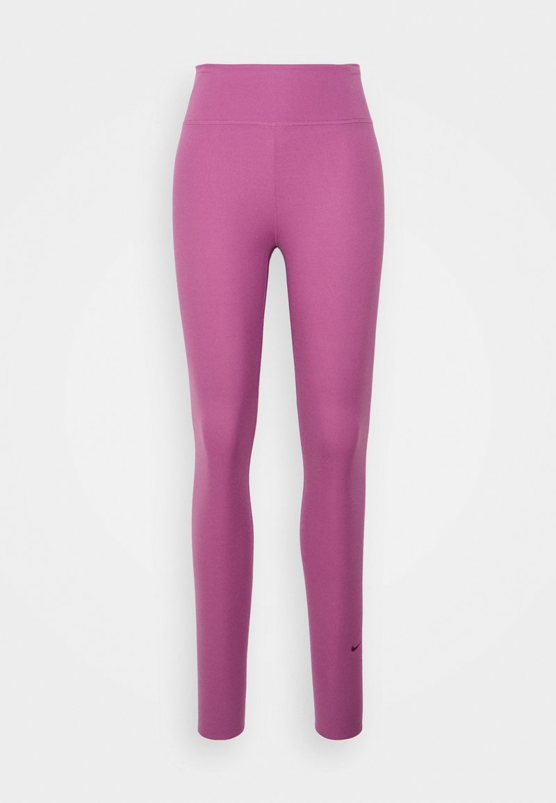 Leggings viola realizzati in tessuto elasticizzato, con un alta vita e un design aderente. Il logo Nike è presente sulla parte inferiore della gamba.