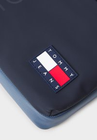 Tommy Jeans DAILY REPORTER UNISEX - Cross body bag - blue