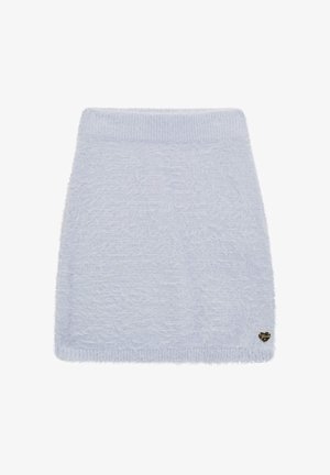 Šviesiai mėlynas mini sijonas, pagamintas iš pūkuotos medžiagos, turintis nerta juosmenį ir mažą širdelės formos logotipo akcentą dešiniajame apatinio krašto kampe.