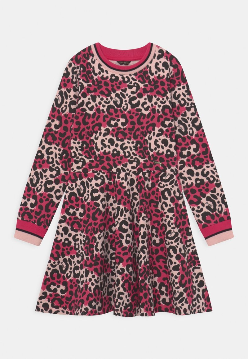 Abito a maniche lunghe in morbido tessuto caratterizzato da una stampa leopardata nei toni del rosa, nero e beige. Il colletto e i polsini delle maniche sono a coste rosa con dettagli neri.