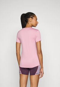 Puma ESSENTIAL CREW TEE - Športne majice - poised pink