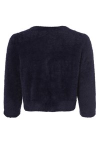 Marinblå fluffig kort tröja med rund halsringning och trekvartsärmar, med en mjuk textur och utan synliga knäppningar.