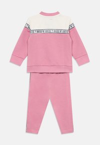 Guess BABY SET ACTIVE - Gornji dio trenirke - vintage blush