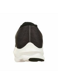 Vista posteriore di una sneaker in tessuto nero con una superficie testurizzata, suola intermedia bianca a contrasto e suola esterna in gomma nera. Design minimalista con forma arrotondata.