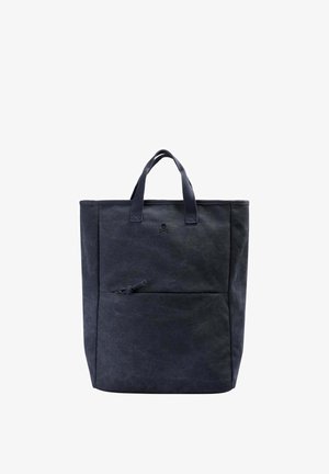 Borsa a tracolla rettangolare nera con due manici, tasca frontale con cerniera e piccolo logo teschio e ossa incrociate sopra la tasca.