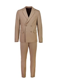 Completo doppiopetto beige realizzato in tessuto liscio. La giacca presenta due bottoni e una tasca. I pantaloni hanno una vestibilità su misura e una parte anteriore piatta.