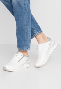 LOVE OUR PLANET by MARCO TOZZI Sneaker low - white