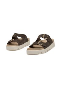 Sandalias de ante marrón tipo slip-on con dos hebillas ajustables, plantilla contorneada y suela de goma blanca con un patrón de banda de rodadura.