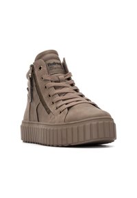 Zapatilla alta en ante beige, suela con estrías y patrón, cierre de cremallera en el lateral, cordones planos y detalle del logo en la lengüeta.