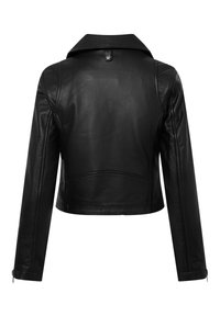 Zwarte leren jas met een puntige kraag, cropped lengte, lange mouwen en ritsdetails bij de manchetten. Gladde textuur met minimale stiksels.